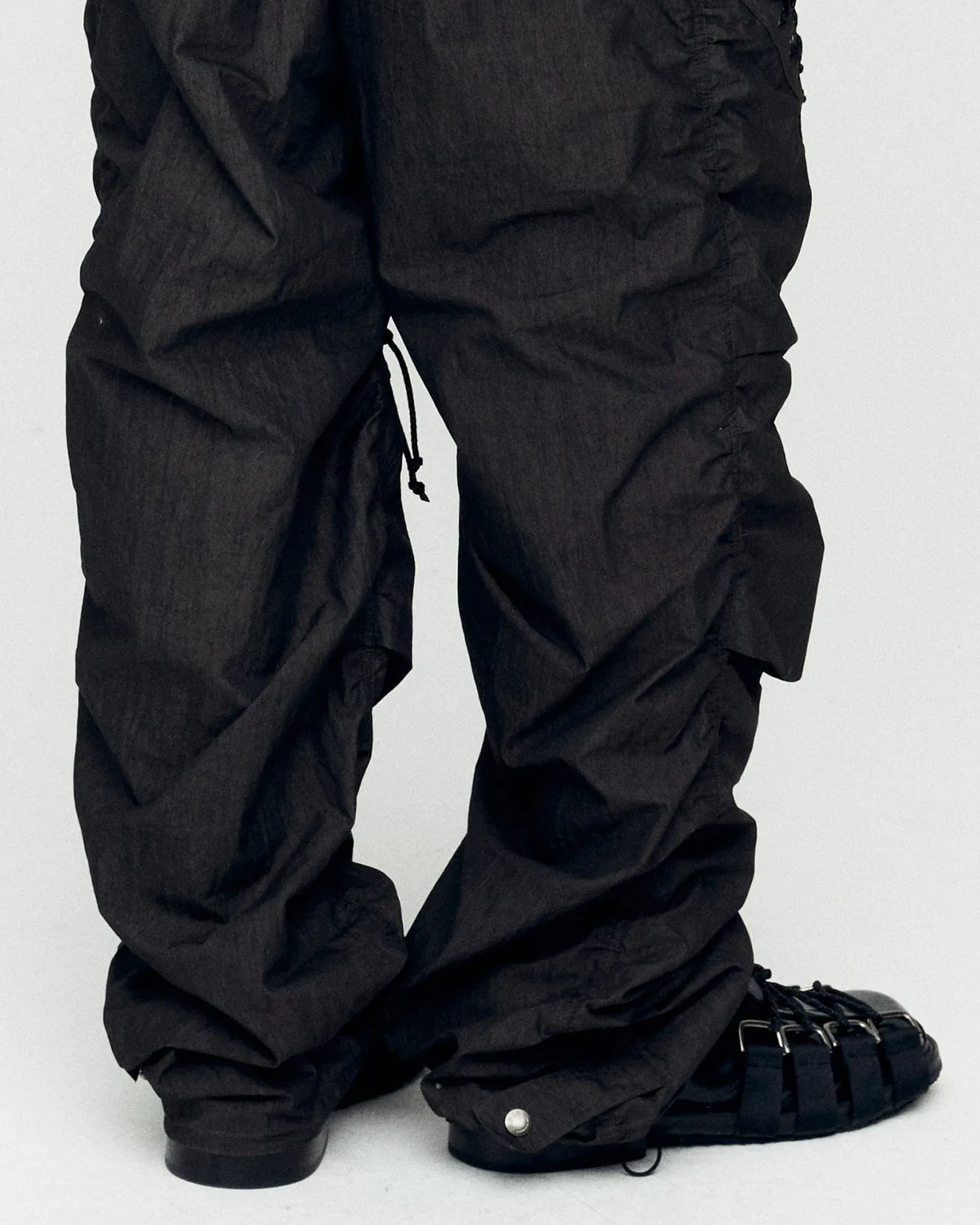 DUA LACE-UP PANTS apa737m(CHARCOAL)