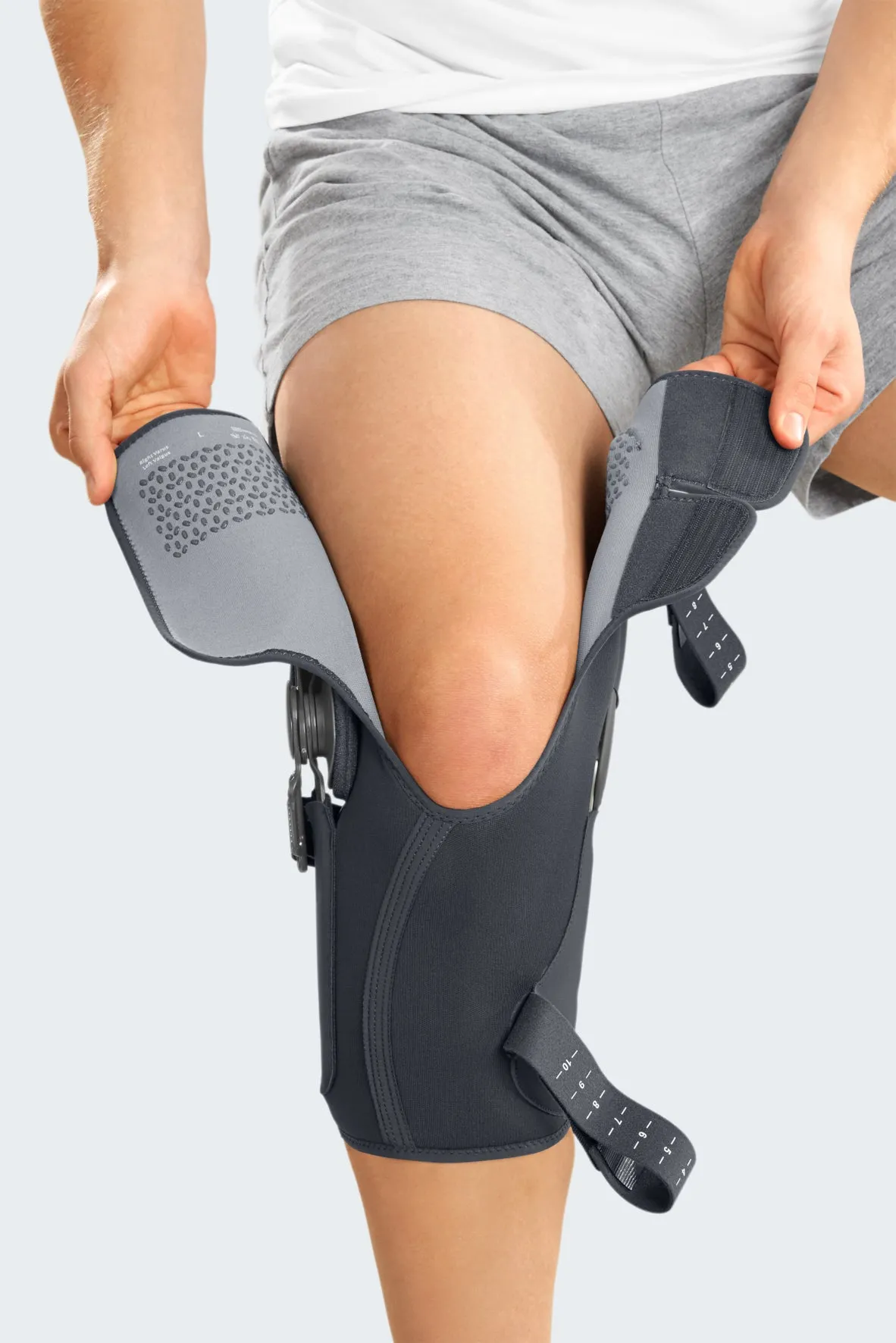 medi M2 Active OA Light Knee Brace
