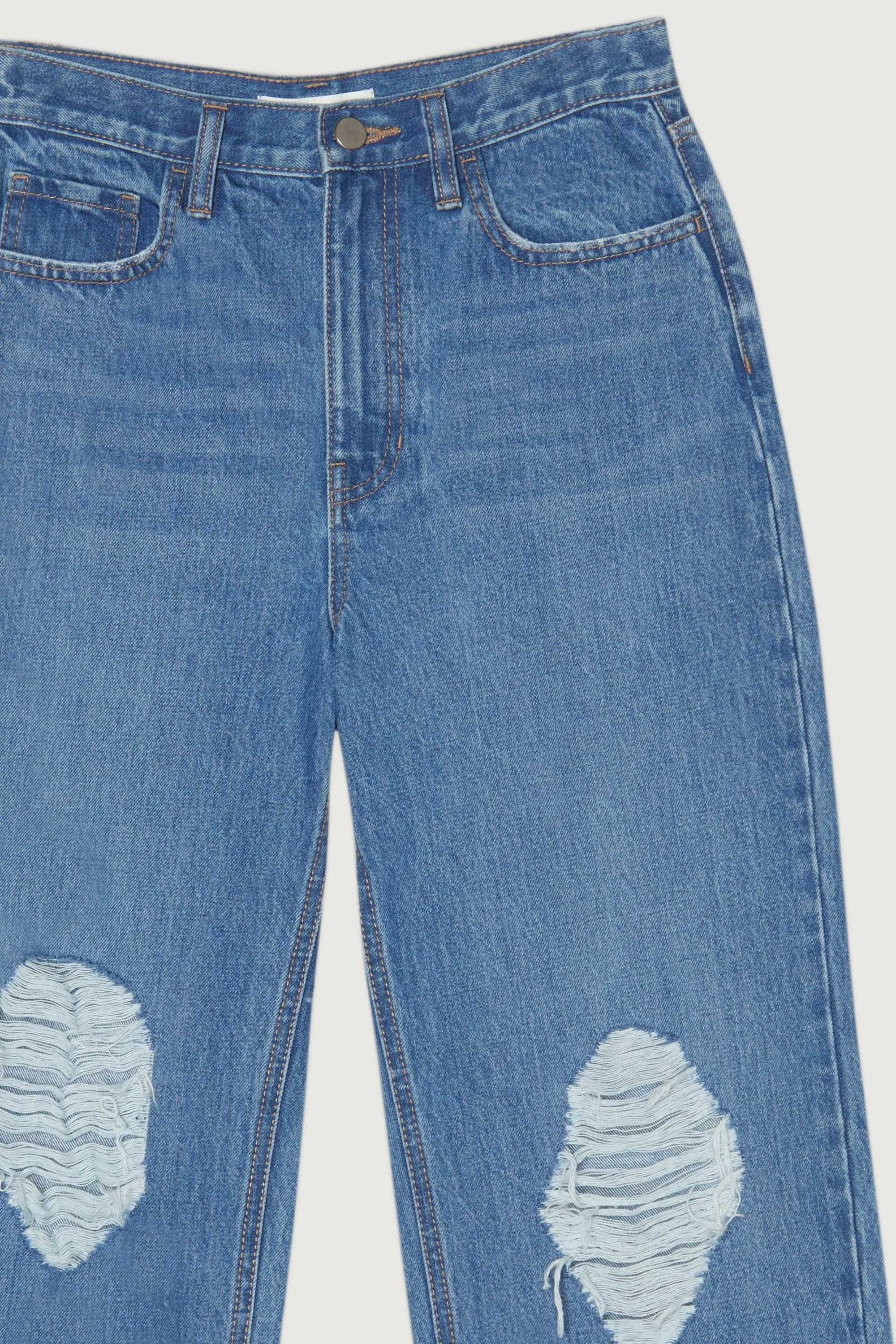 STRAIGHT LEG DISTRESSED JEAN
