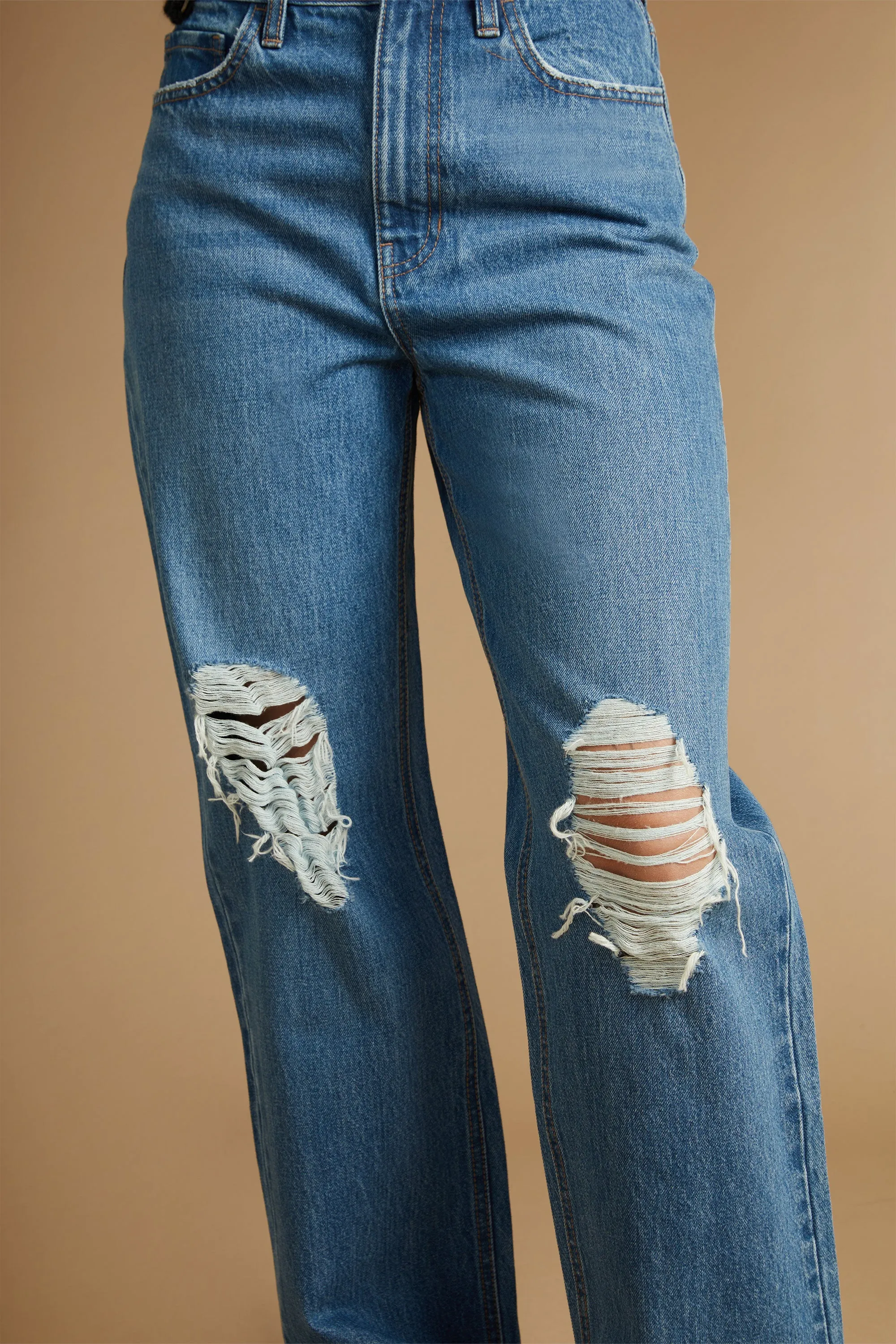 STRAIGHT LEG DISTRESSED JEAN