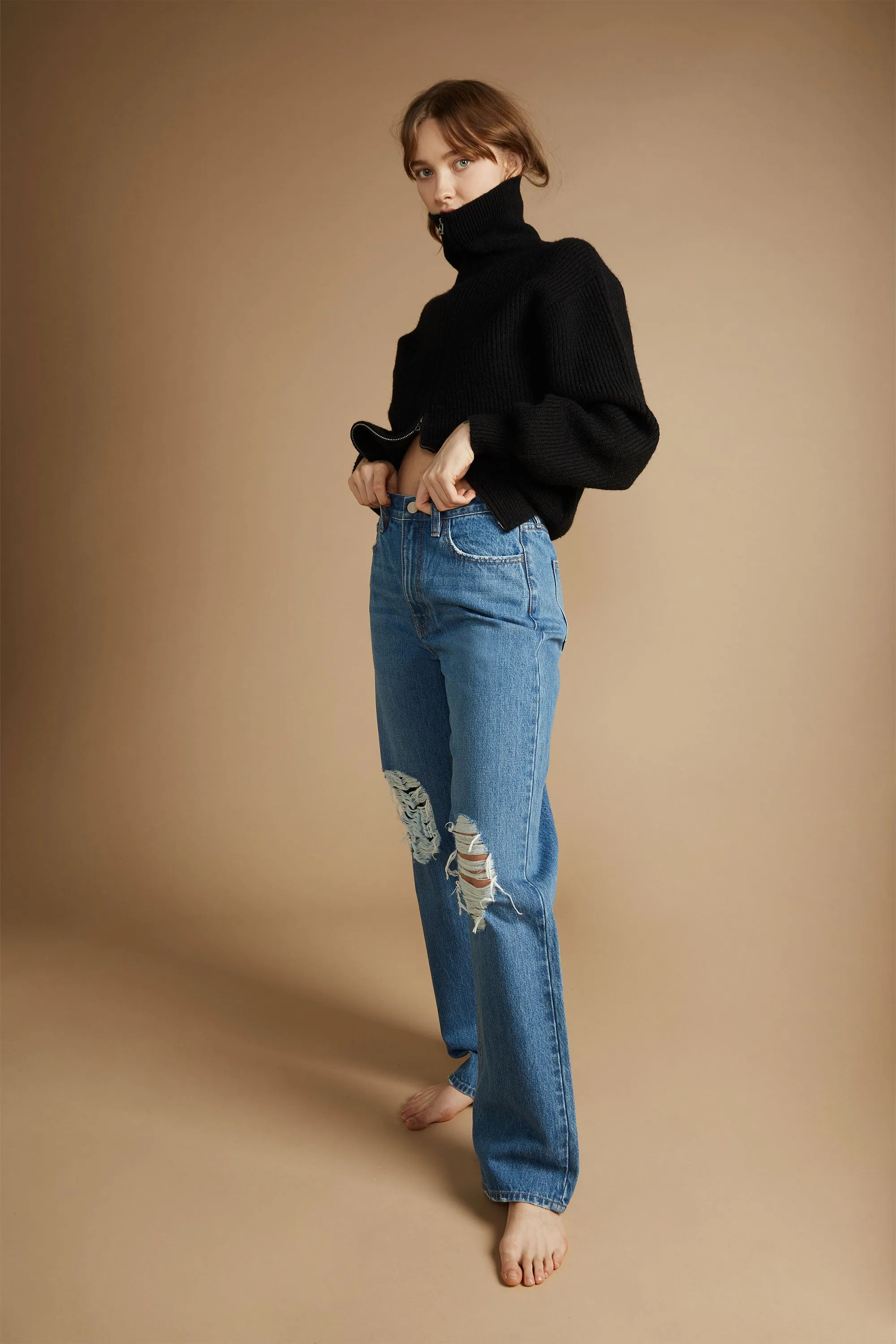 STRAIGHT LEG DISTRESSED JEAN